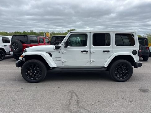 Used 2023 Jeep Wrangler Unlimited Sahara w/ Cold Weather Group AWD/4WD image 6