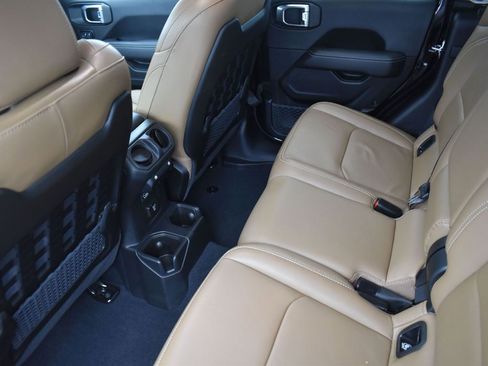 Used 2023 Jeep Gladiator Rubicon w/ Cold Weather Group image 25