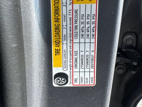 Used 2022 Chevrolet Suburban LT RWD image 13