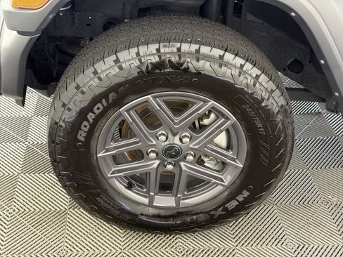 Used 2024 Jeep Wrangler Unlimited Sport AWD/4WD image 12