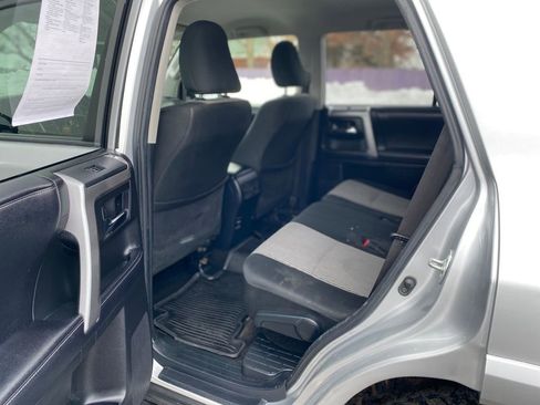Used 2018 Toyota 4Runner SR5 AWD/4WD image 18