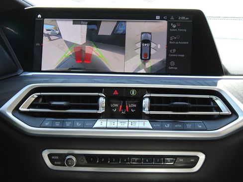 Used 2022 BMW X7 xDrive40i w/ Premium Package image 28