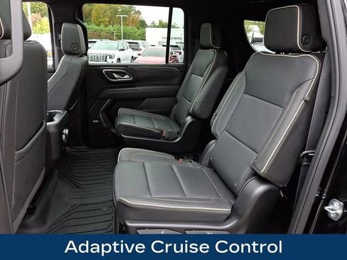 Used 2024 GMC Yukon XL SLT image 13