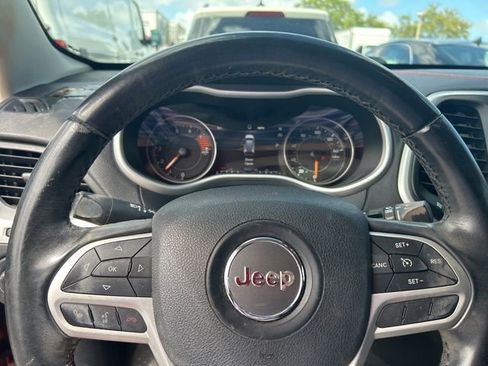 Used 2017 Jeep Cherokee Trailhawk w/ Comfort/Convenience Group image 13