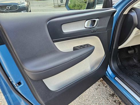 Certified 2024 Volvo XC40 B5 Plus w/ Protection Package Premier image 20