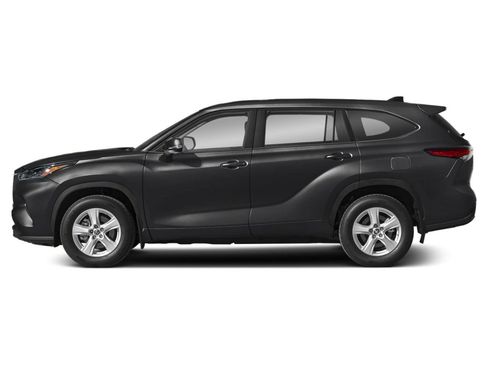 Used 2025 Toyota Highlander LE image 3