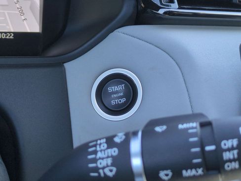 Used 2026 Land Rover Range Rover Velar Dynamic SE image 35