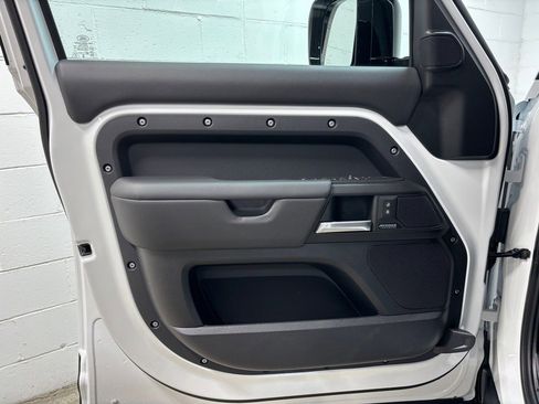 New 2025 Land Rover Defender 110 V8 image 25