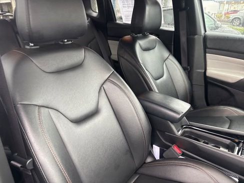 Used 2024 Jeep Compass Limited image 14