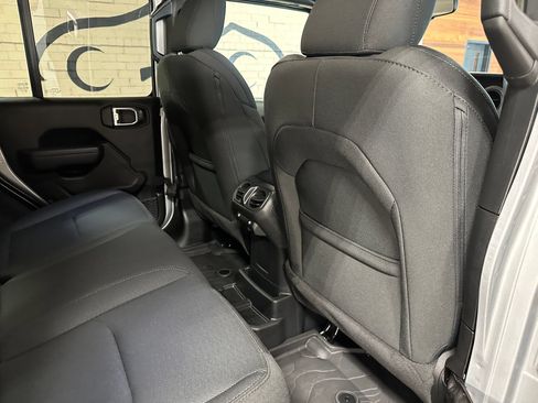 Used 2023 Jeep Wrangler Unlimited AWD/4WD image 19