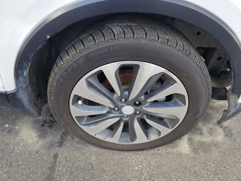 Used 2019 Buick Encore Essence image 13