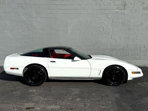 Used 1996 Chevrolet Corvette Coupe image 19
