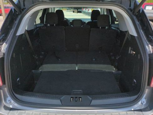 Used 2023 Ford Explorer XLT RWD image 13