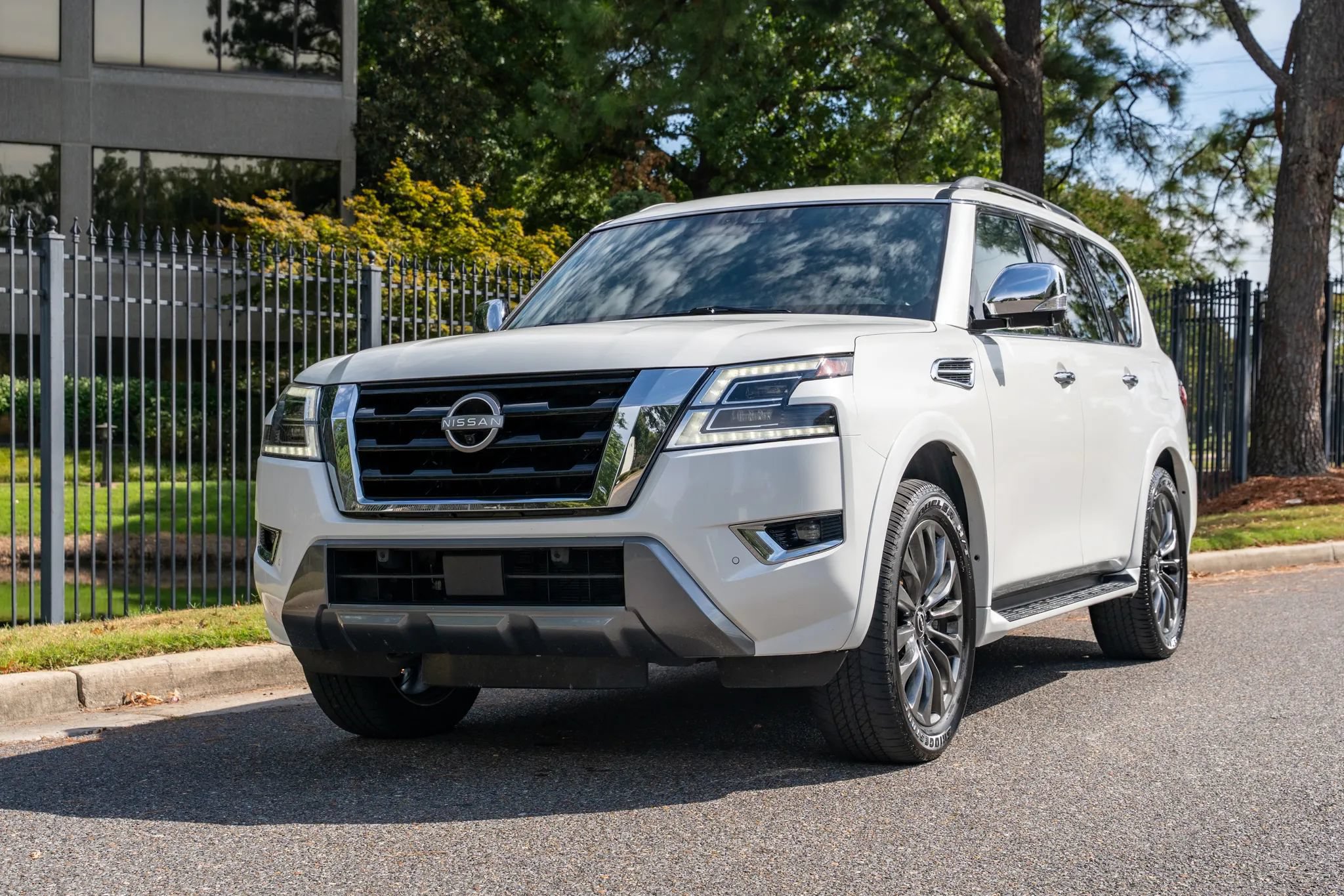 Used 2024 Nissan Armada Platinum w/ Captain's Chairs Package AWD/4WD image 3