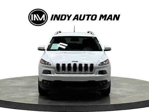 Used 2018 Jeep Cherokee Latitude Plus w/ Comfort/Convenience Group FWD image 10