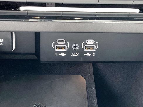 Certified 2025 Jeep Wagoneer Series III w/ Premium Group I AWD/4WD image 19