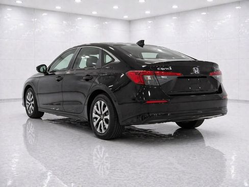 Used 2023 Honda Civic LX image 3