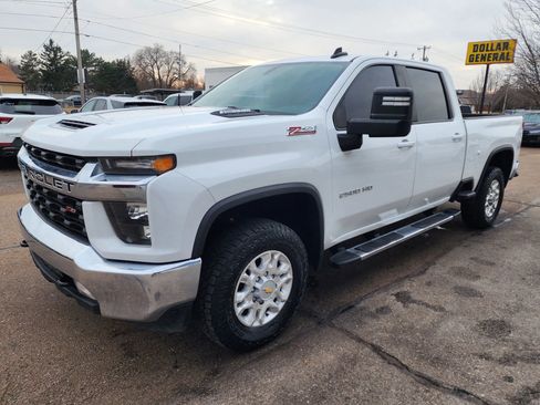 Used 2023 Chevrolet Silverado 2500 LT w/ Convenience Package image 4