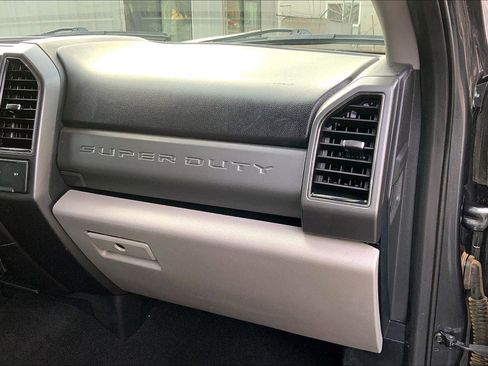 Used 2019 Ford F250 XLT w/ XLT Value Package image 16