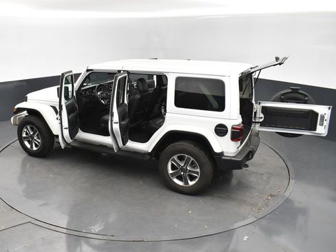 Used 2020 Jeep Wrangler Unlimited Sahara image 32