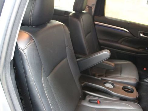 Used 2016 Toyota Highlander Limited AWD/4WD image 9