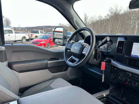 New 2026 Ford F550 4x4 Supercab Super Duty w/ XLT Value Package image 36