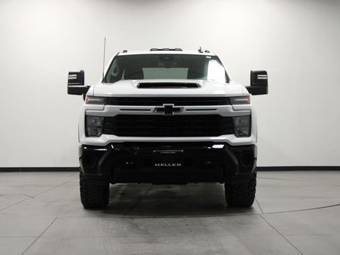 Used 2024 Chevrolet Silverado 2500 Custom w/ Custom Value Package image 9