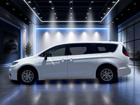 Used 2024 Chrysler Pacifica Touring-L FWD image 7