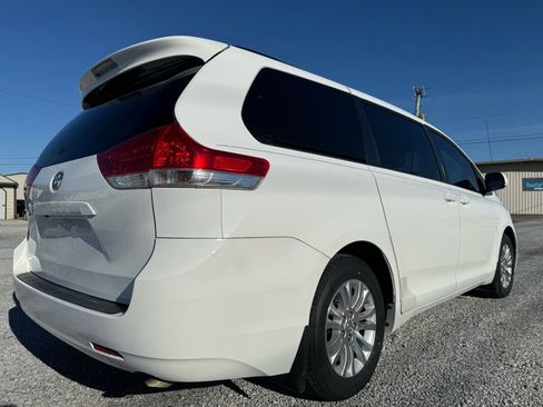 Used 2011 Toyota Sienna XLE image 5