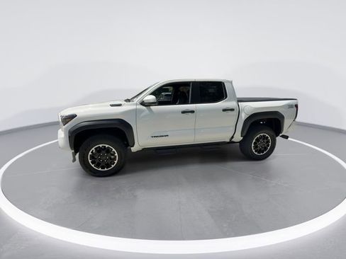Used 2025 Toyota Tacoma TRD Off-Road AWD/4WD image 5