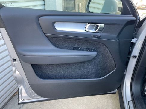 Used 2024 Volvo XC40 B5 Core image 18