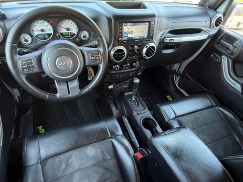 Used 2012 Jeep Wrangler Unlimited Rubicon AWD/4WD image 12