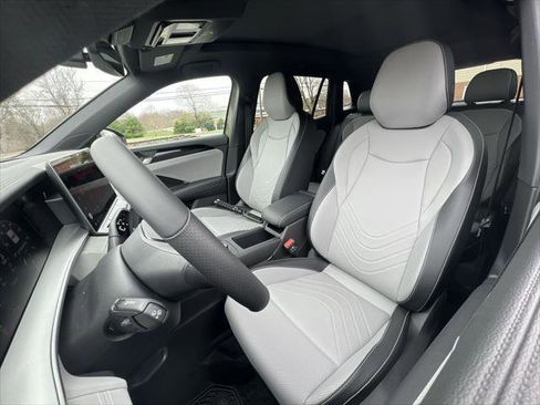 New 2026 Volkswagen Tiguan SE R-Line AWD/4WD image 11