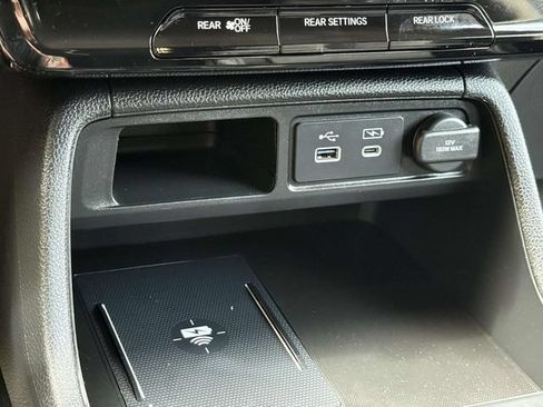 Used 2023 Honda Pilot Touring image 18