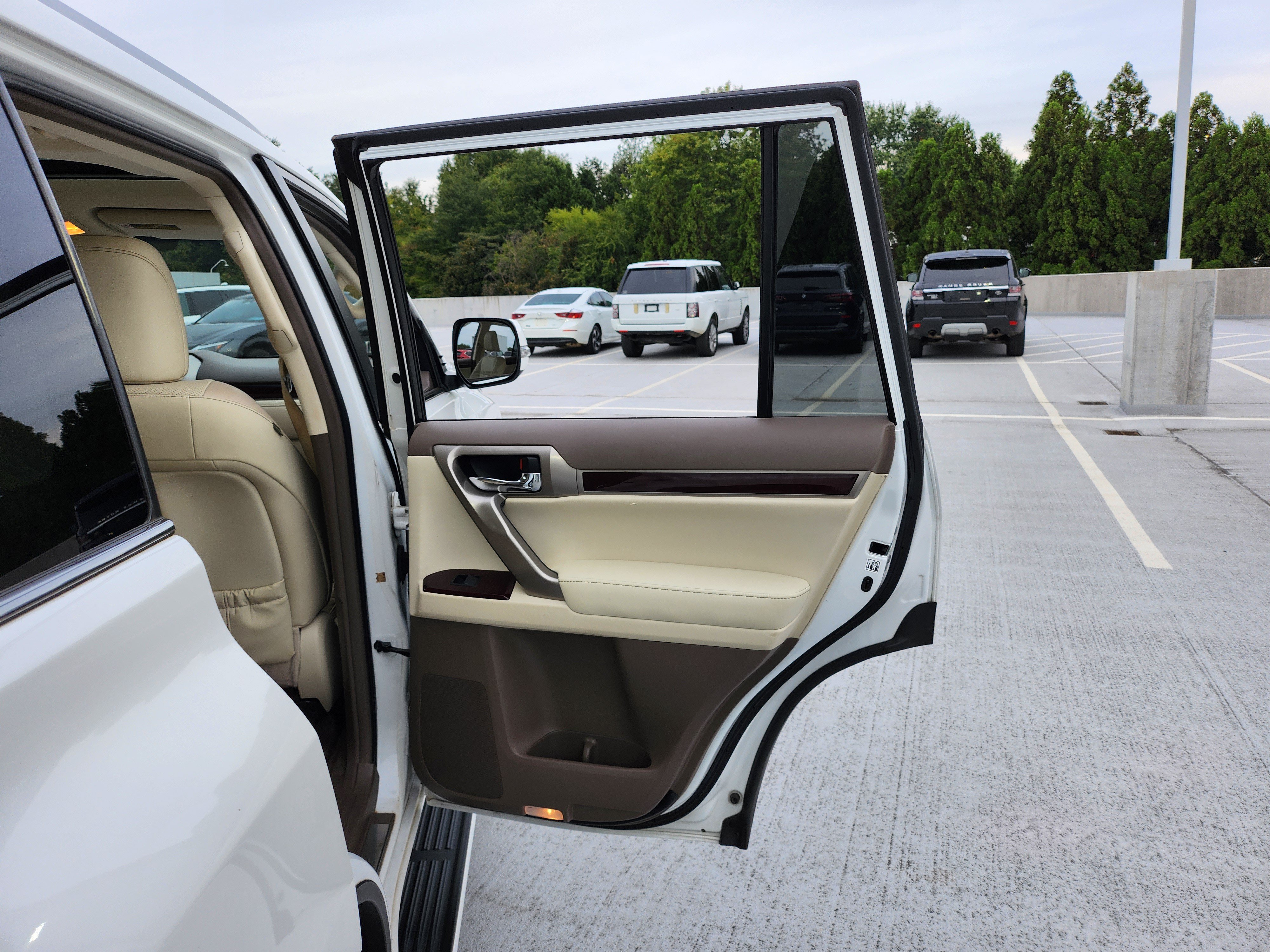 Used 2019 Lexus GX 460 Premium w/ Premium Package AWD/4WD image 22