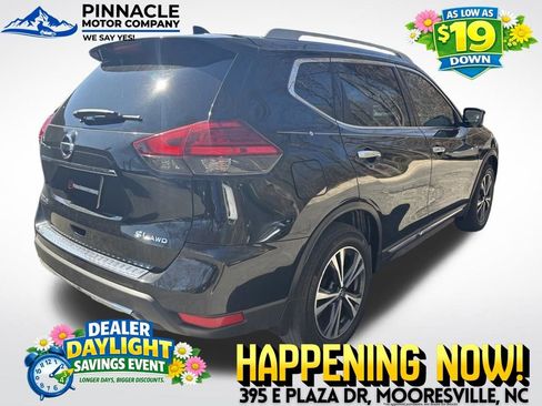 Used 2017 Nissan Rogue SL w/ SL Premium Package image 3