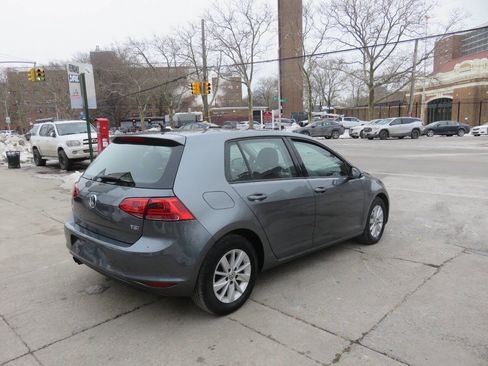 Used 2015 Volkswagen Golf S image 4