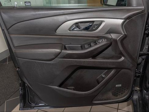 Used 2019 Chevrolet Traverse LT w/ LT Premium Package AWD/4WD image 9