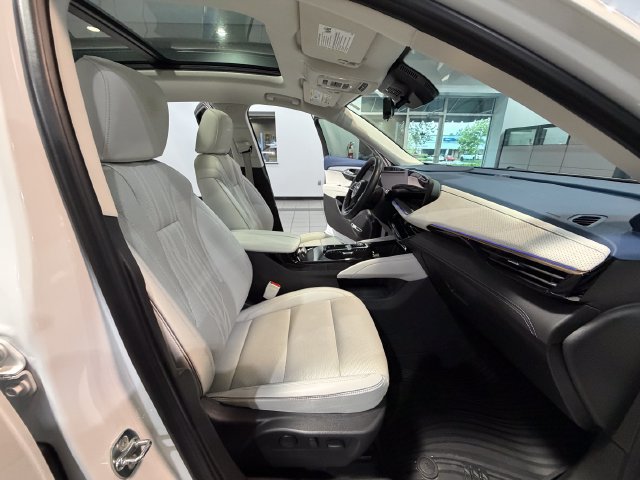 Used 2025 Buick Envision Avenir AWD/4WD image 13