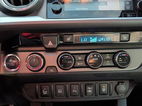 Used 2016 Toyota Tacoma TRD Off-Road w/ Premium & Technology Package AWD/4WD image 14