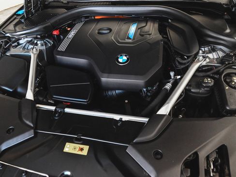 Used 2023 BMW 530e xDrive w/ Premium Package image 40