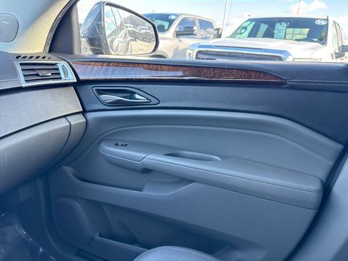 Used 2010 Cadillac SRX Luxury image 24