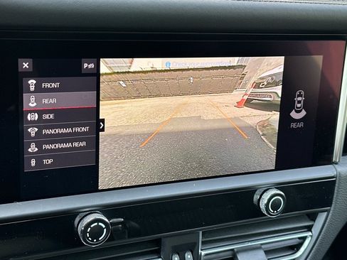 Used 2023 Porsche Macan AWD/4WD image 19