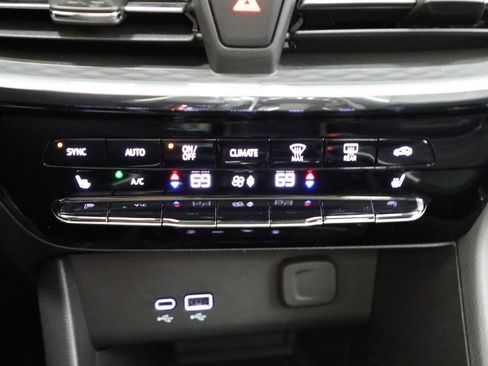 Used 2025 Buick Encore GX Avenir w/ Avenir Technology Package AWD/4WD image 6