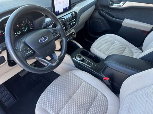 Certified 2020 Ford Escape SE FWD image 2