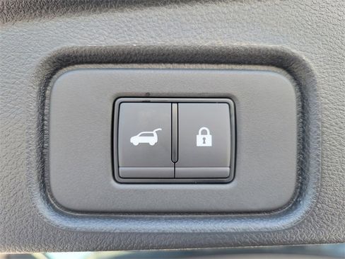 New 2025 Nissan Pathfinder SV image 13