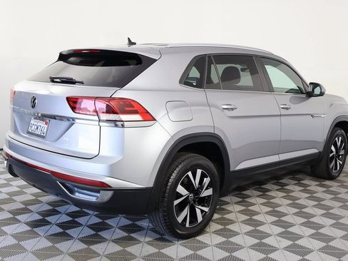 Used 2022 Volkswagen Atlas Cross Sport SE FWD image 4