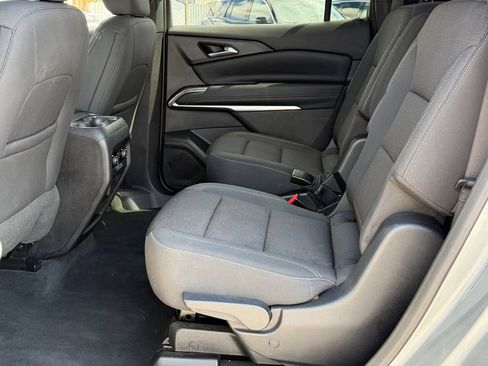 Used 2024 Chevrolet Traverse LT AWD/4WD image 16