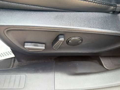 Used 2025 Ford Escape ST-Line Select AWD/4WD image 13