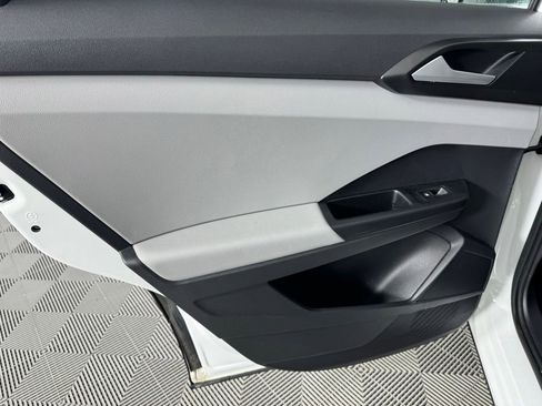 Used 2022 Volkswagen Taos SE w/ Panoramic Sunroof Package image 23